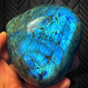 Découvrez la magie de la pierre de Labradorite