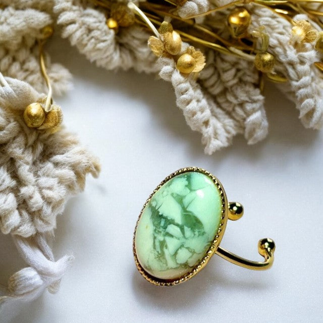 Bague "ANNIE " dorée or fin en pierre de Howlite blanche