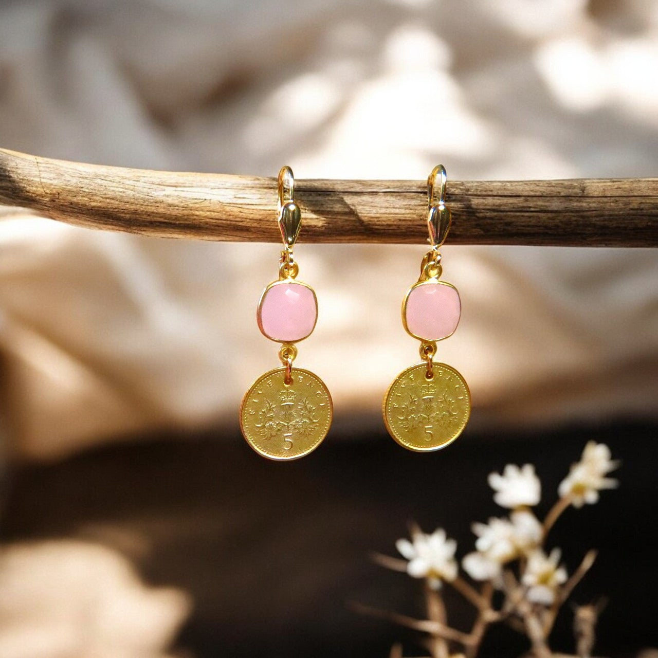 Boucles d’oreilles dorées or fin en Calcédoine rose