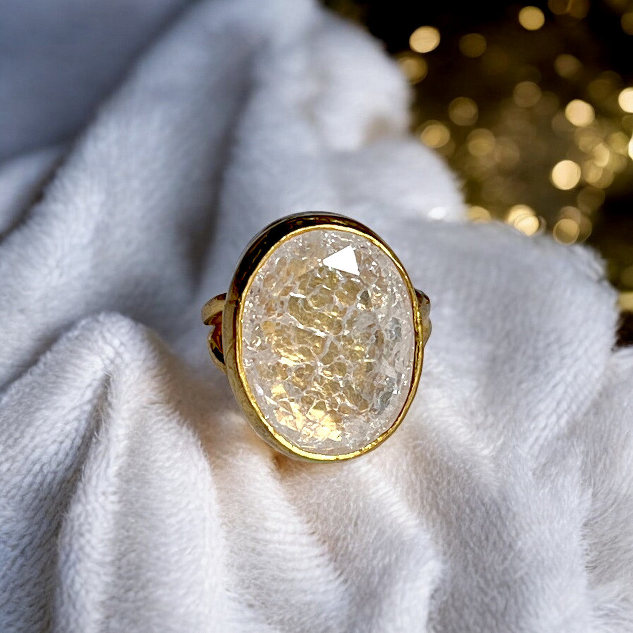 Bague "MIRALYS" pierre naturelle agate blanche craquelée dorée or fin