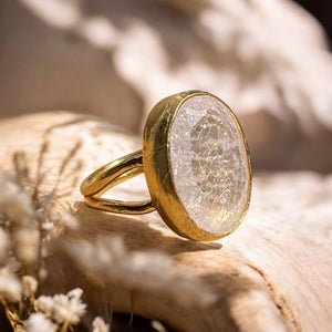 Bague "MIRALYS" pierre naturelle agate blanche craquelée dorée or fin