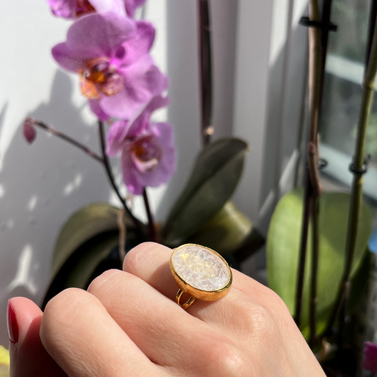 Bague "MIRALYS" pierre naturelle agate blanche craquelée dorée or fin