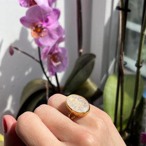 Bague "MIRALYS" pierre naturelle agate blanche craquelée dorée or fin