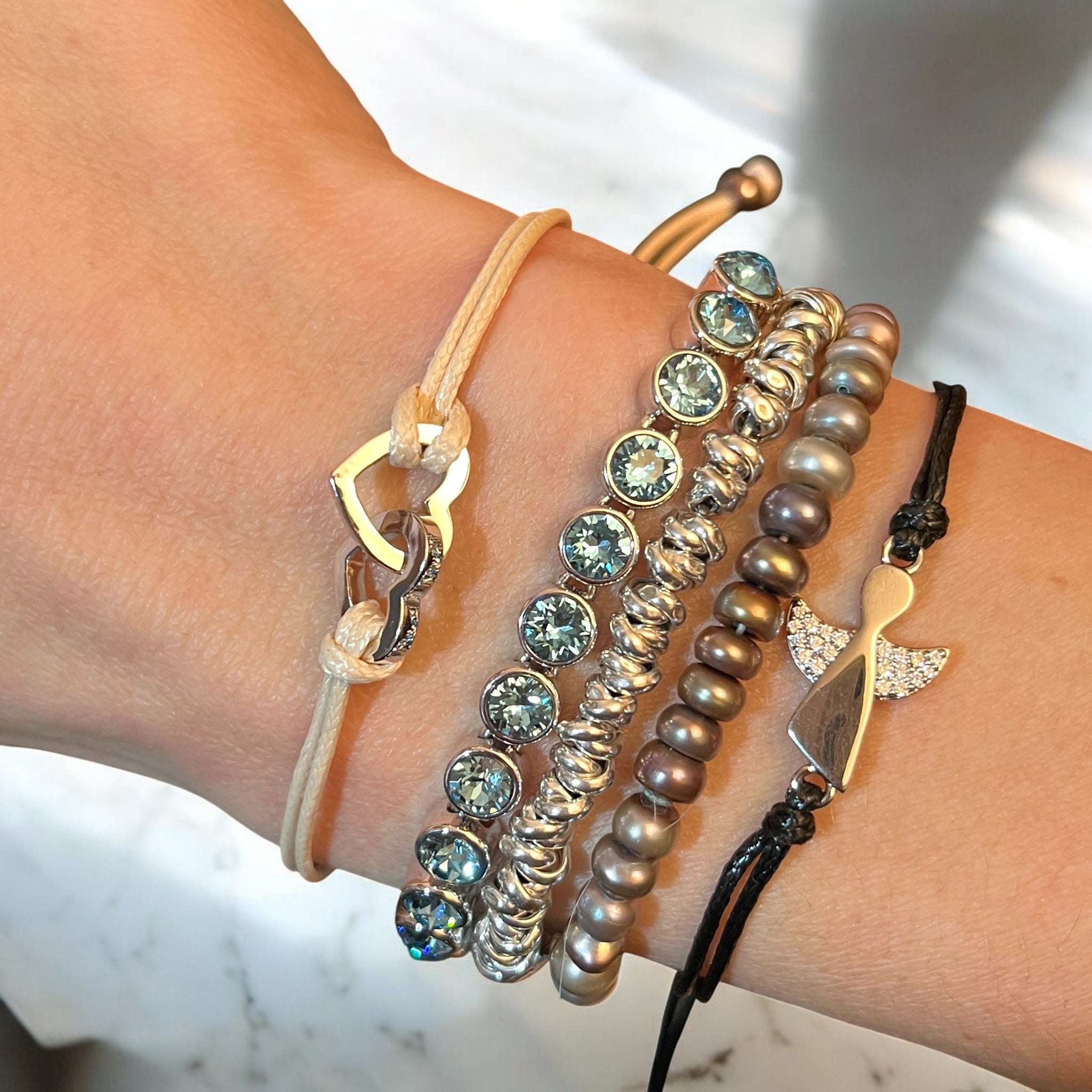 Bracelet "CORAZON" cordon beige adaptable deux coeurs argentés