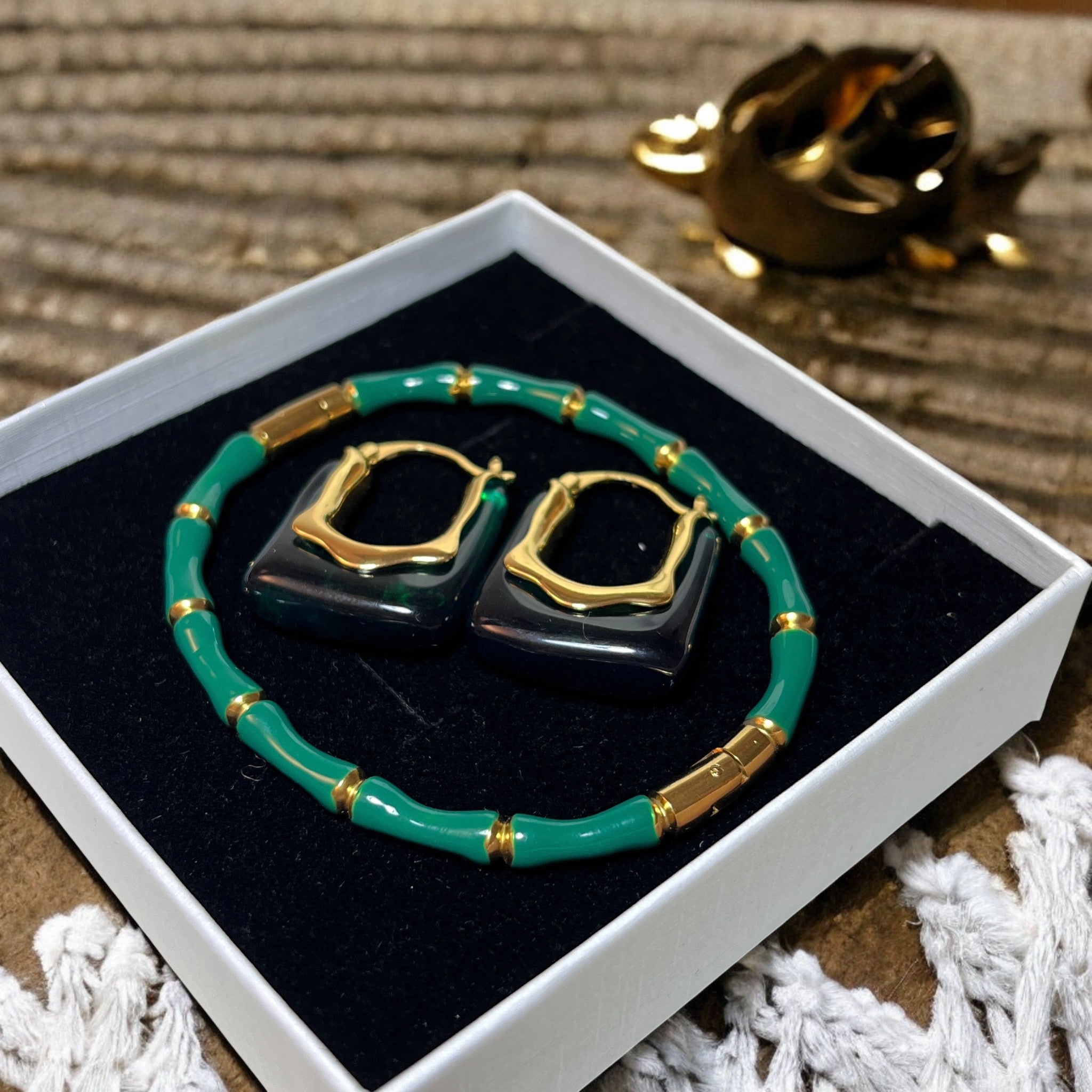 Parure De Bijoux Fantaisie (collier + Boucles D'oreilles) Dorée - Alliage, Neuf Sans Emballage