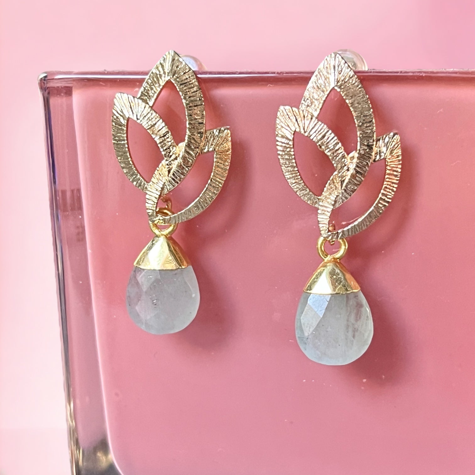Boucles d’oreilles "LYSANDRA" dorées or fin Aigue - Marine