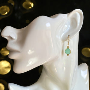 Boucles d’oreilles "MELUSINE" dorées or fin Calcédoine Bleue