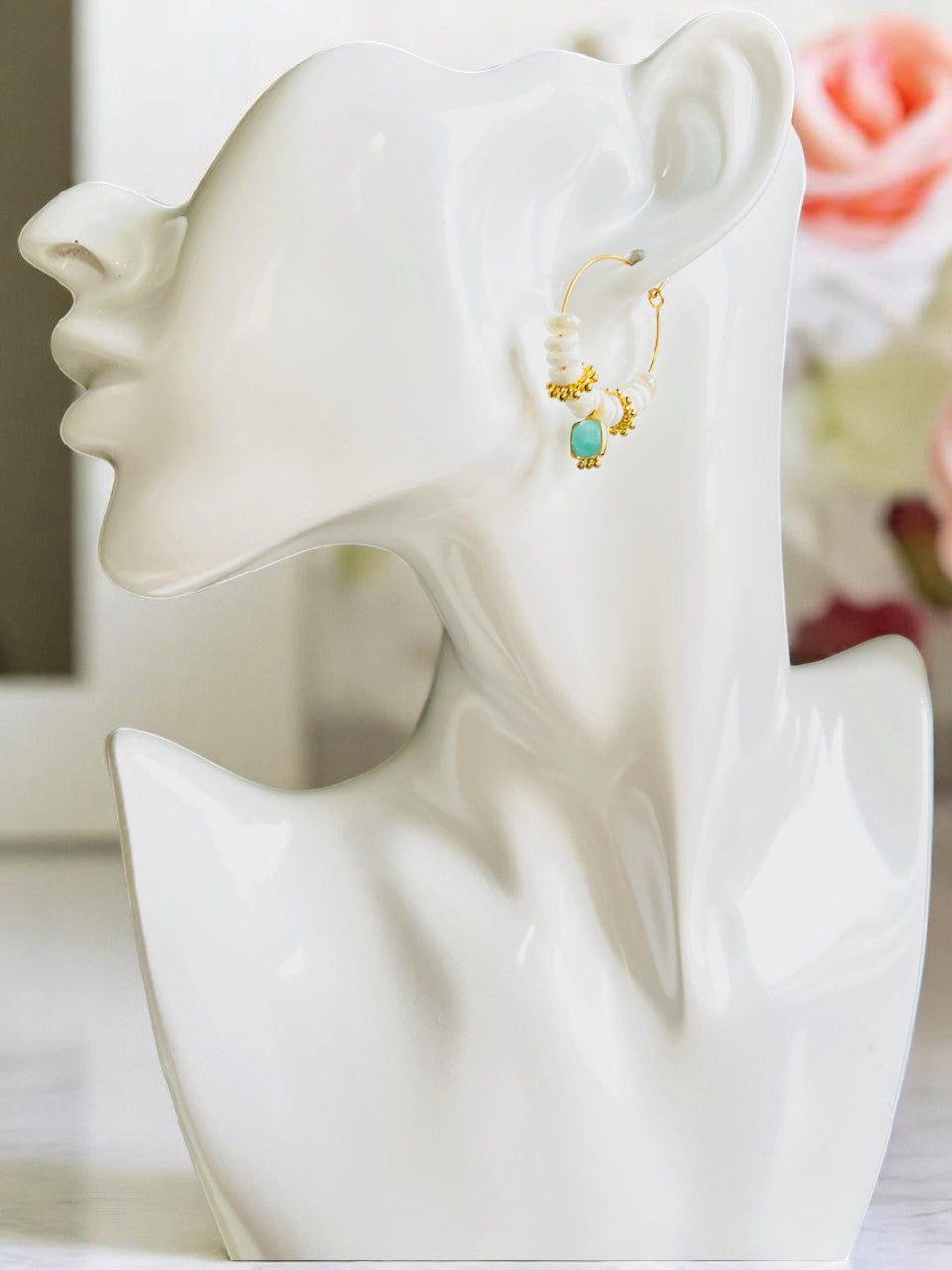 Boucles d'oreilles "LYANA"  créoles dorées or fin pierre d’Amazonite Coquillage et Nacre