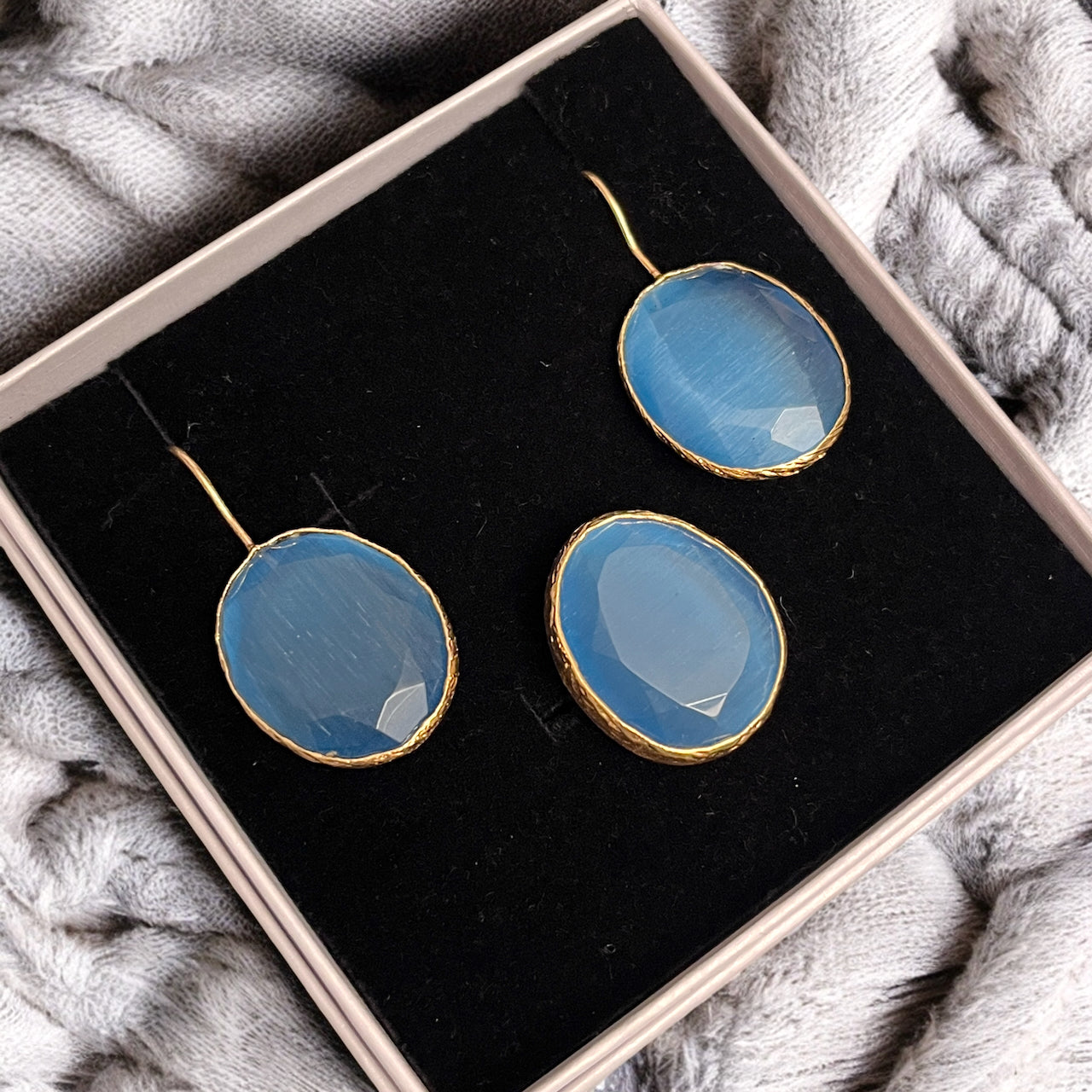 Parure « SOLYGE » dorée or fin en agate bleue