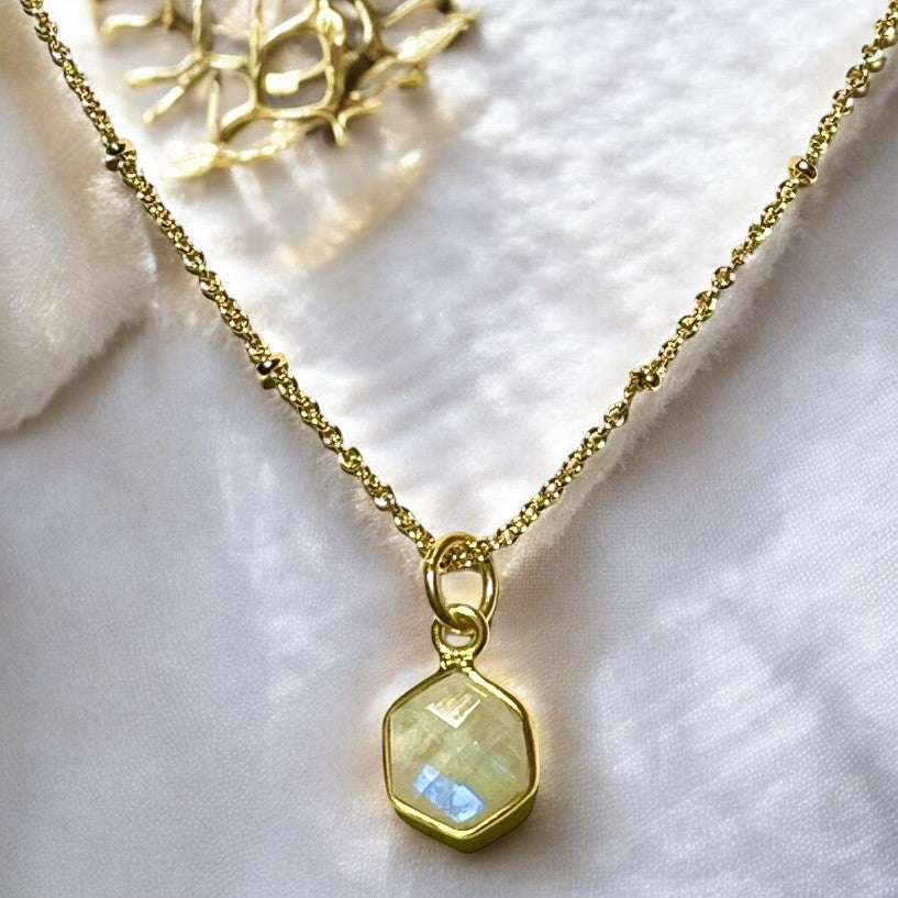 Pendentif "GABRIELLA" doré or fin en Pierre de lune