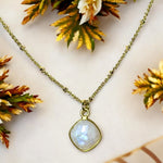 Pendentif "WILLOW" doré or fin en Pierre de lune
