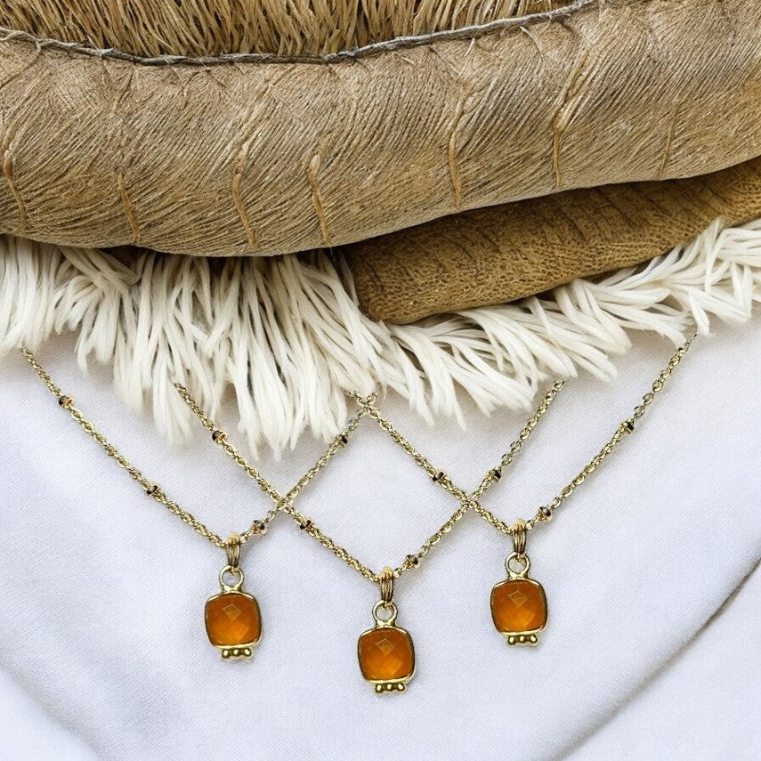 Pendentif "GIOVANNA" doré or fin pierre Calcédoine orange