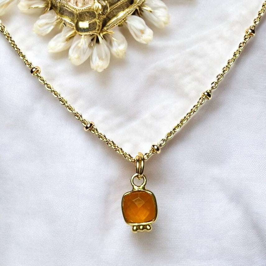 Pendentif "GIOVANNA" doré or fin pierre Calcédoine orange