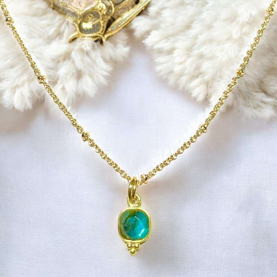 Pendentif "TAYLOR" doré or fin pierre Labradorite