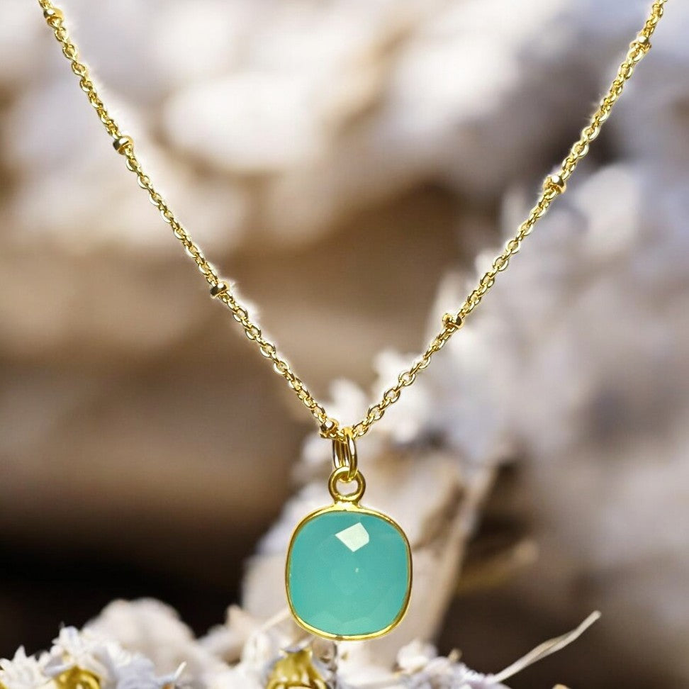 Pendentif "PAOLA" doré or fin pierre Calcédoine bleue