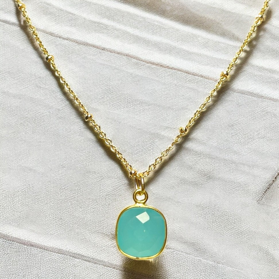 Pendentif "PAOLA" doré or fin pierre Calcédoine bleue