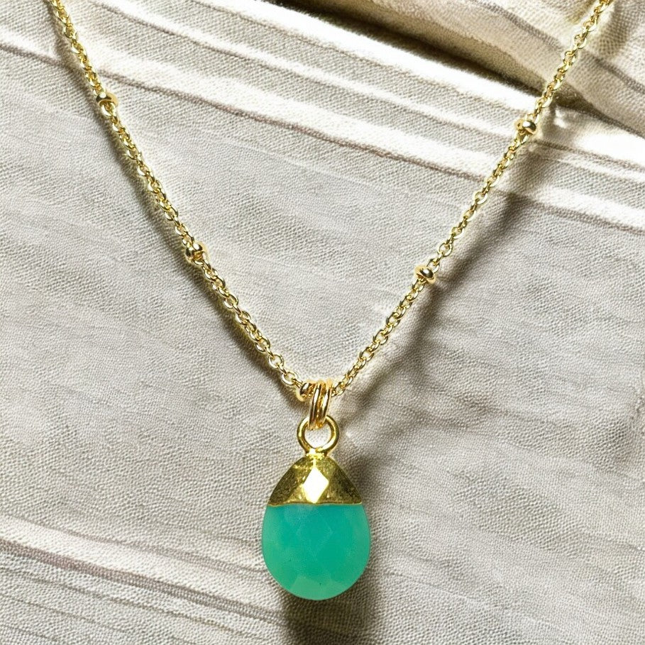 Pendentif "MARIANNE" doré or fin pierre Calcédoine verte