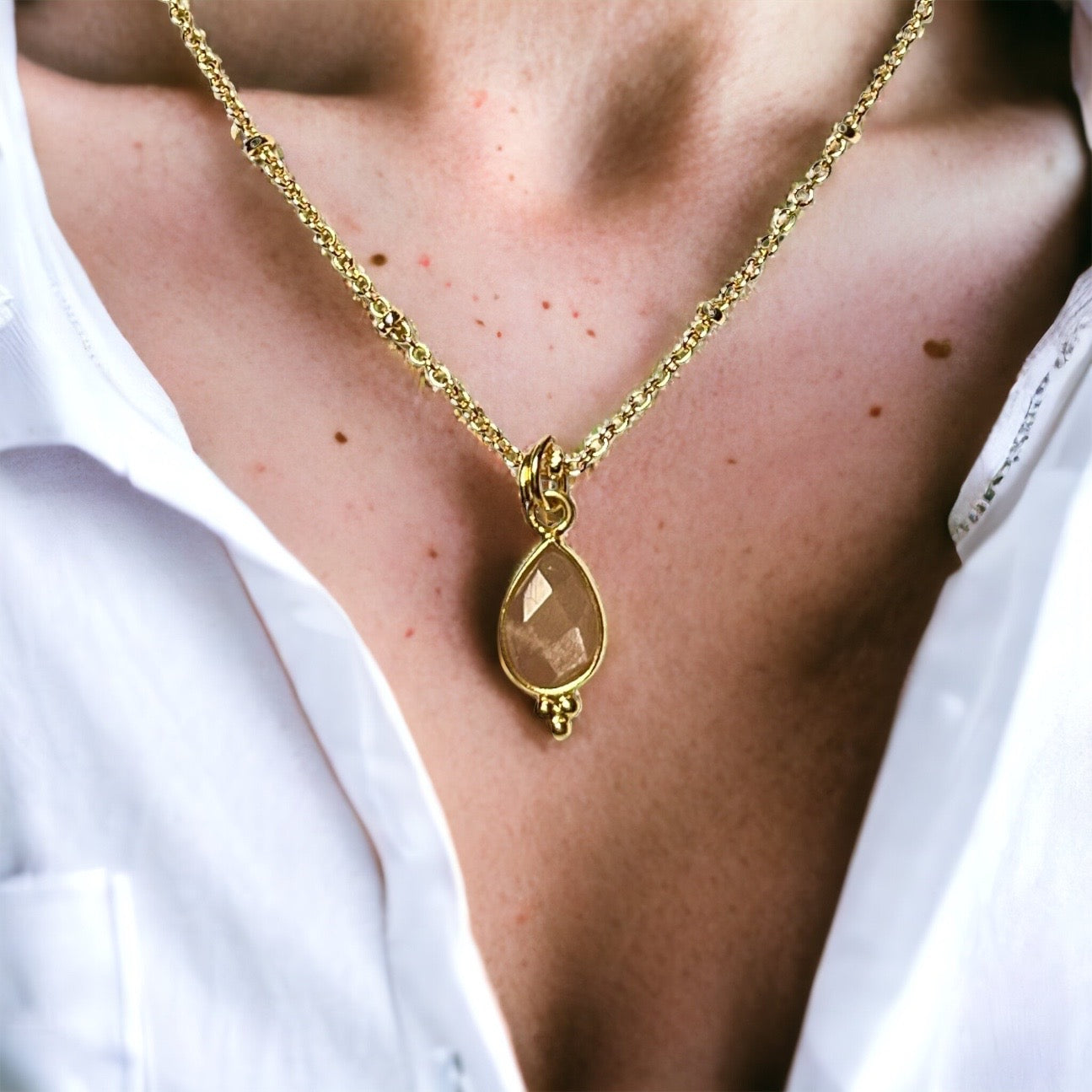 Pendentif "GIADA" doré or fin pierre de Soleil
