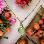 Pendentif "CARLA" doré or fin pierre Calcédoine bleue