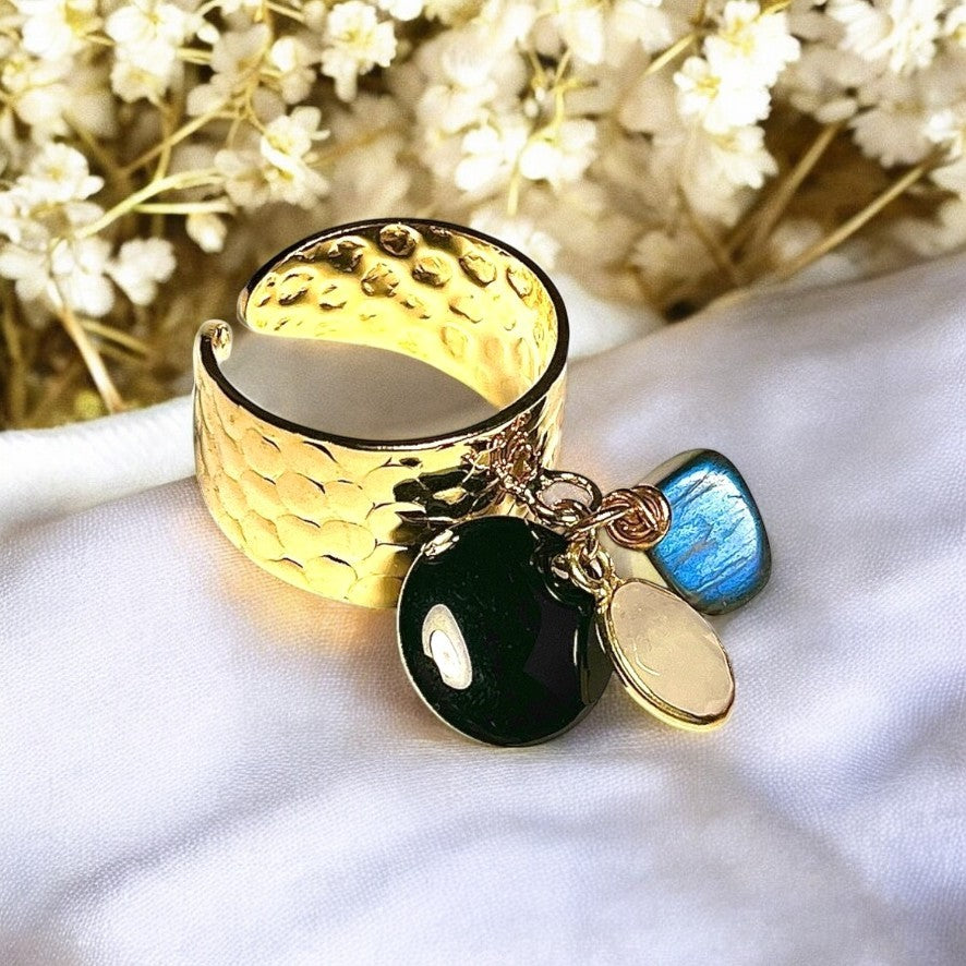 Bague dorée or fin avec pierre de lune labradorite et sequin émaillé 
