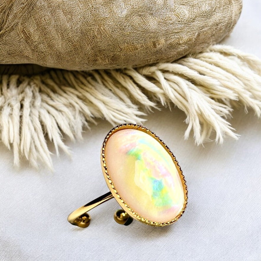 Bague "NACRE PAISIBLE" dorée or fin avec cabochon de nacre