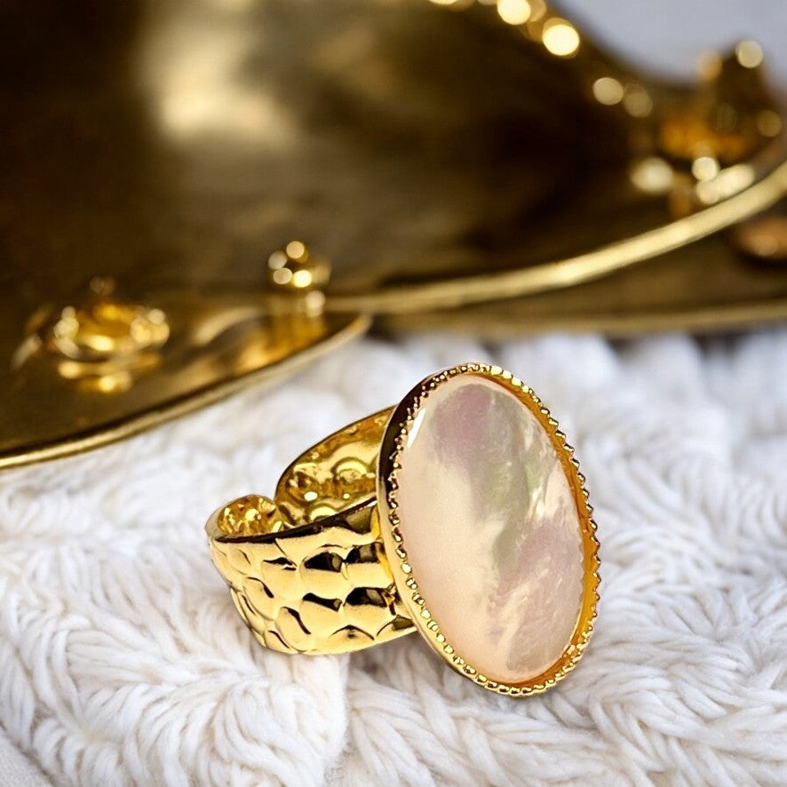 Bague "CHRISTELLE" dorée or fin avec cabochon de nacre