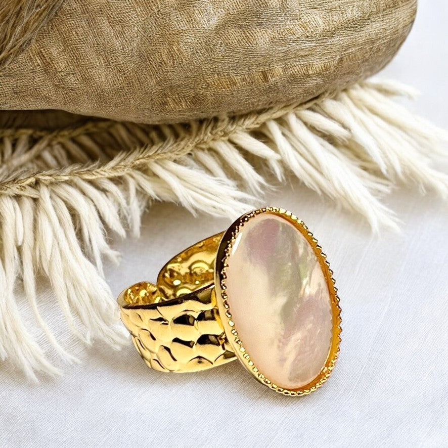 Bague "CHRISTELLE" dorée or fin avec cabochon de nacre