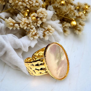 Bague "CHRISTELLE" dorée or fin avec cabochon de nacre