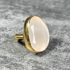 bague femme pierre naturelle agate blanche doree or fin - vue cote zoom