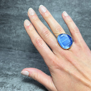 bague femme pierre naturelle agate bleue doree or fin - sur main