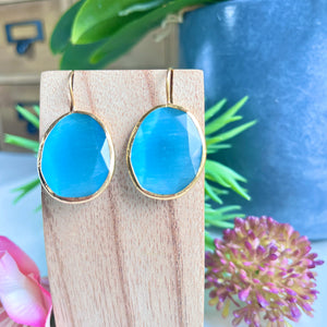 boucles d'oreilles agate bleu ciel - sur support de face