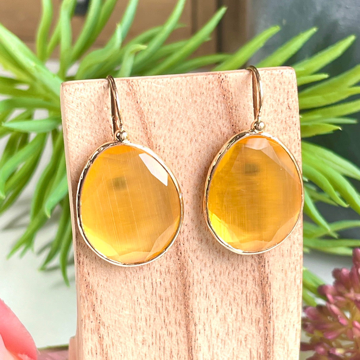 boucles oreilles agate jaune - support vue face