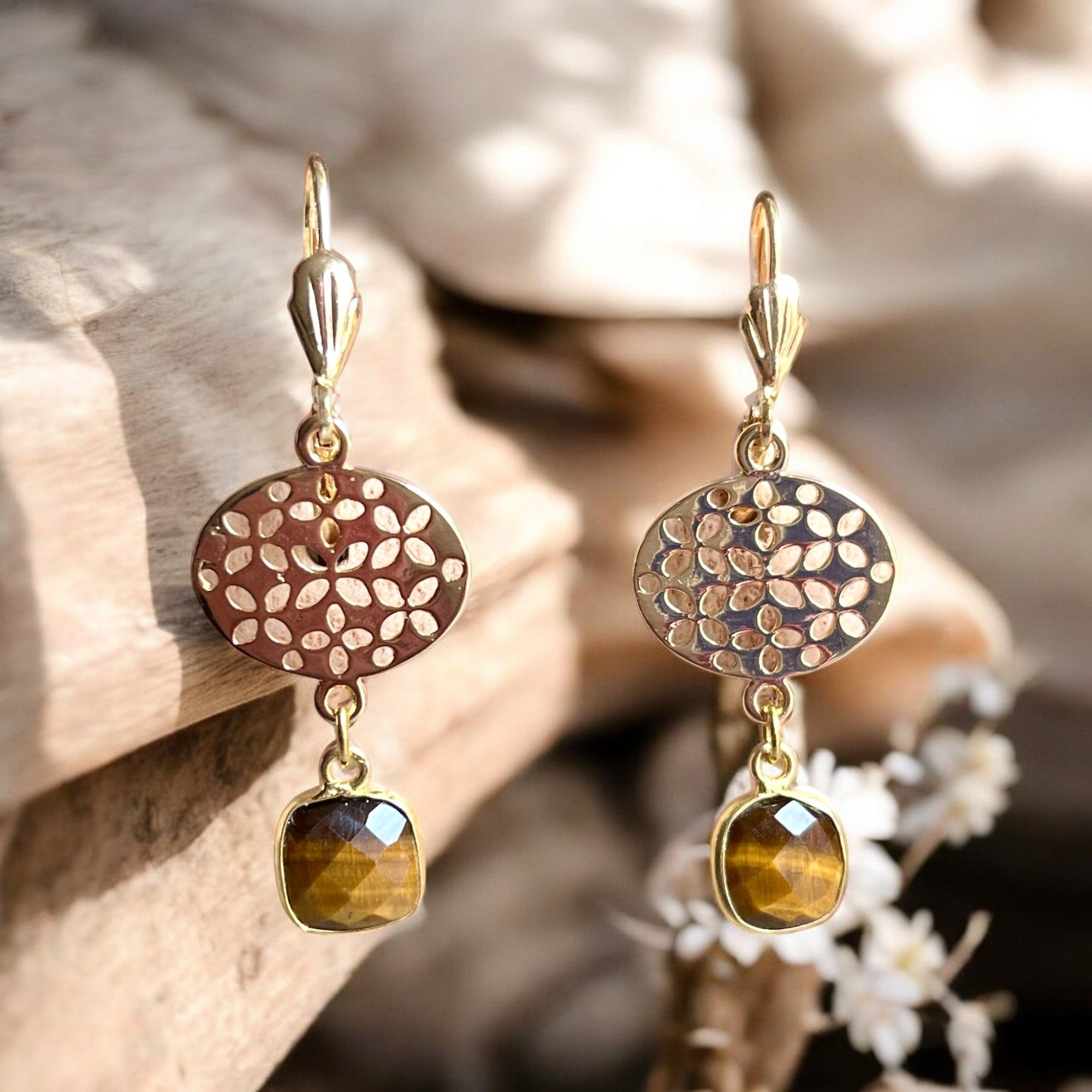 Boucles d’oreilles "CHANTAL" dorées or fin Oeil de Tigre