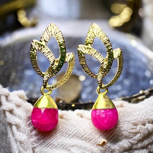Boucles d’oreilles "PENELOPE" dorées or fin de Rubis brut