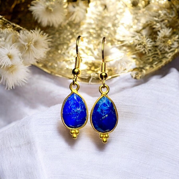 Boucles d’oreilles "FRESNO" dorées or fin Saphir brut