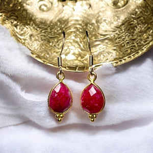 Boucles d’oreilles "BALTIMORE" dorées or fin Rubis brut