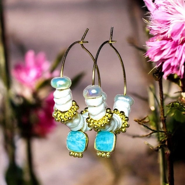 Boucles d'oreilles "LYANA"  créoles dorées or fin pierre d’Amazonite Coquillage et Nacre
