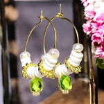 Boucles d'oreilles  "ARIA" créoles dorées or fin pierre de Péridot Coquillage et Nacre