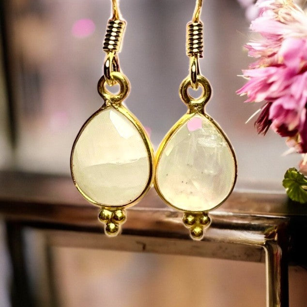 Boucles d’oreilles "PAISLEY" dorées or fin en Pierre de lune