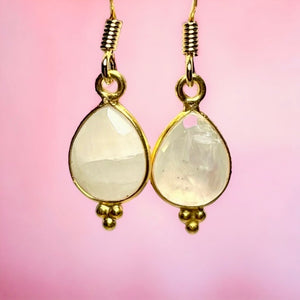 boucles-oreilles-femme-pierre-de-lune-naturelle-dore-or-fin-cadeau-tourmalyn-bijoux
