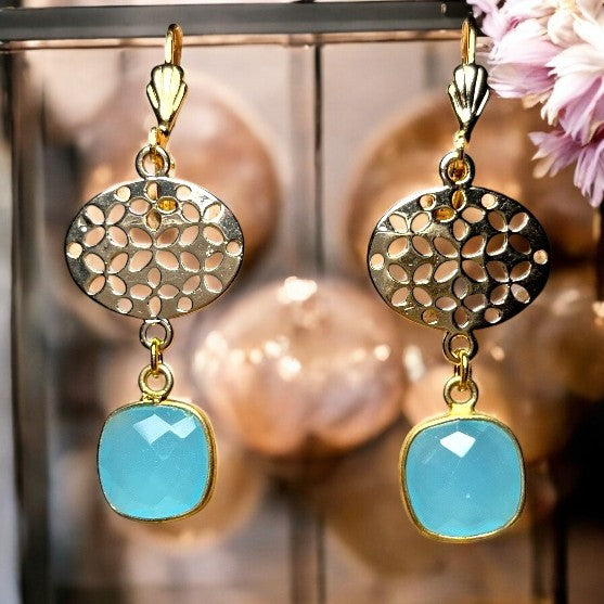 Boucles d’oreilles "DOUCEUR POSITIVE" dorées or fin en Calcédoine bleue