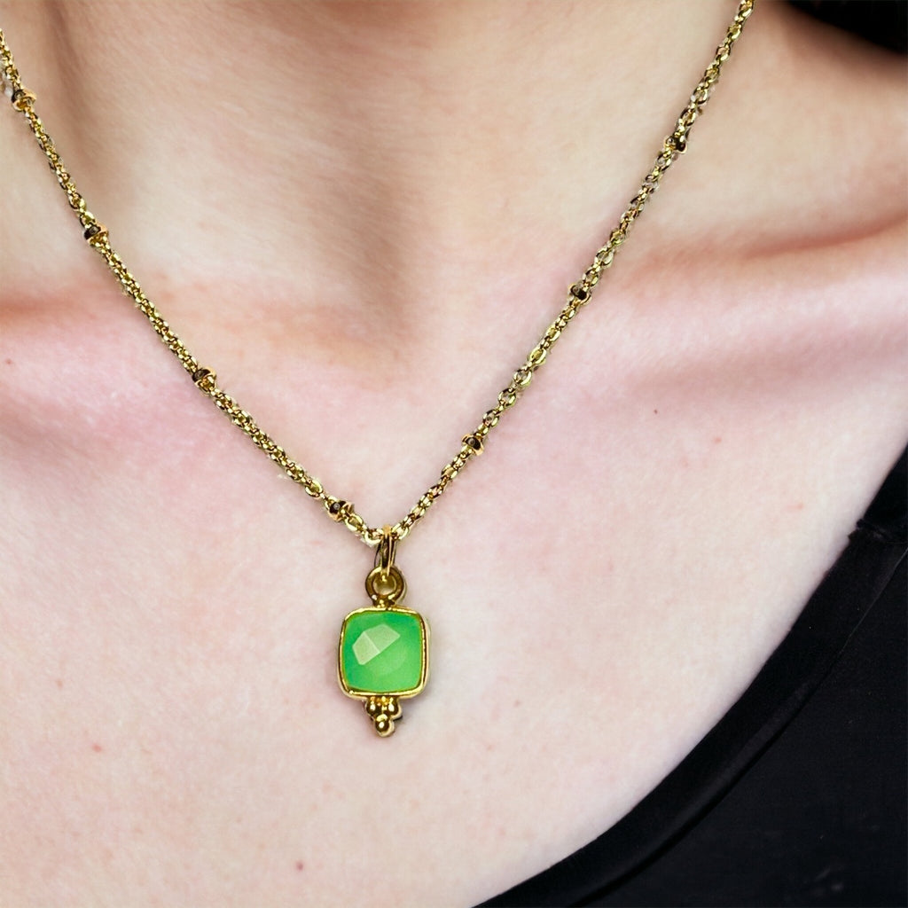 Pendentif "ANGELICA" doré or fin pierre Calcédoine