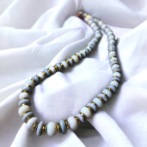 Collier "JUDITH" doré or fin en perles d’opales et hématite dorée