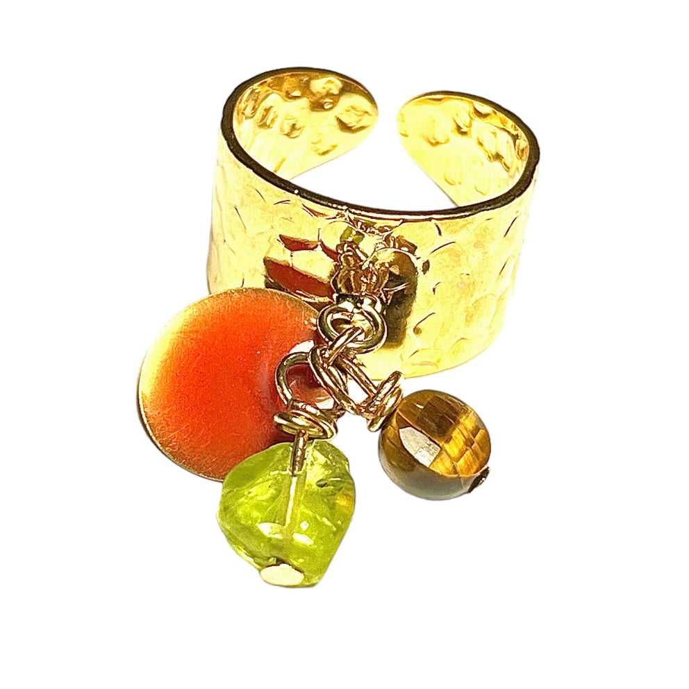 Bague "LINA" dorée or fin en Oeil de Tigre et Péridot avec sequin émaillé