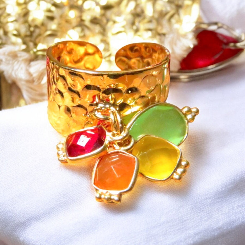 Bague "MARION" dorée or fin avec pierres de Grenat et Calcédoine verte jaune et orange