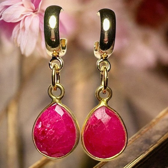 Boucles d’oreilles "VALÉRIE" dorées or fin Rubis brut