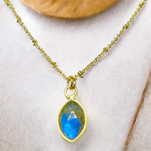 Pendentif "KAYLEE" doré or fin pierre Labradorite