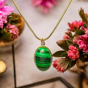 Pendentif "GENEVIÈVE" en pierre de Malachite