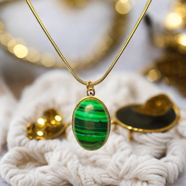 Pendentif "GENEVIÈVE" en pierre de Malachite