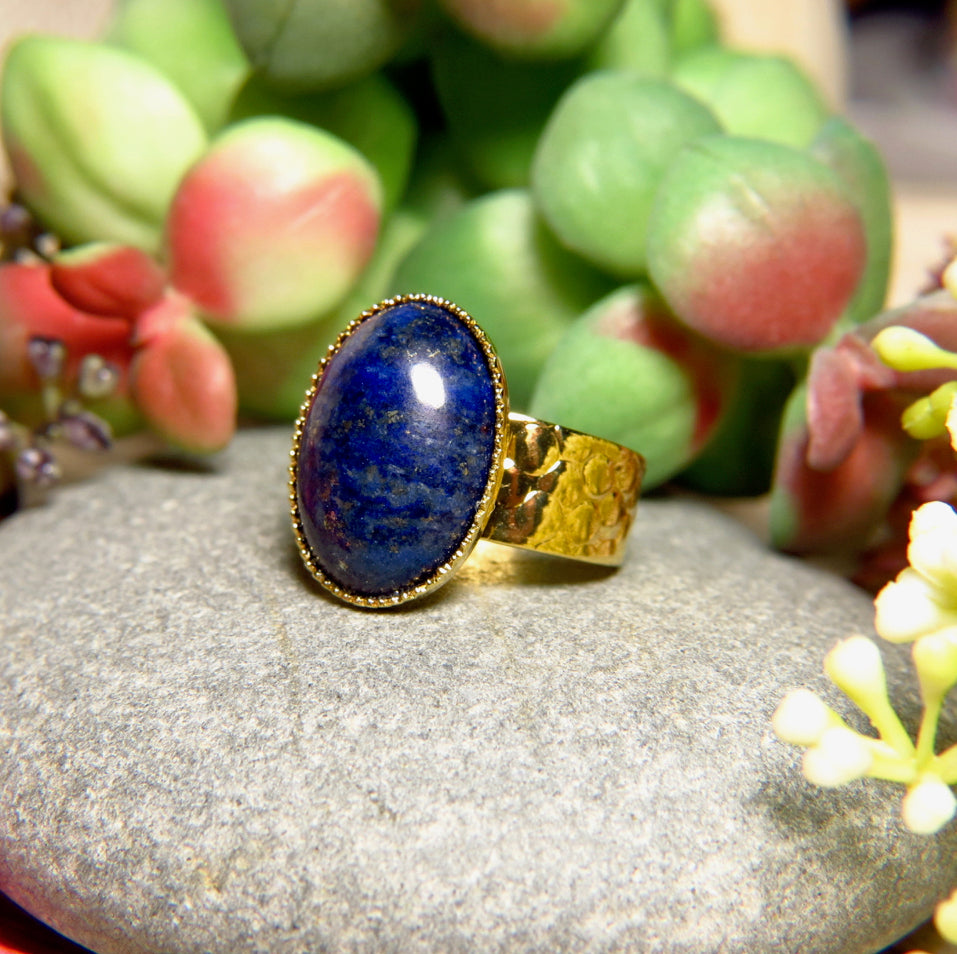 Bague "LILOU" dorée or fin en pierre de Lapis Lazuli